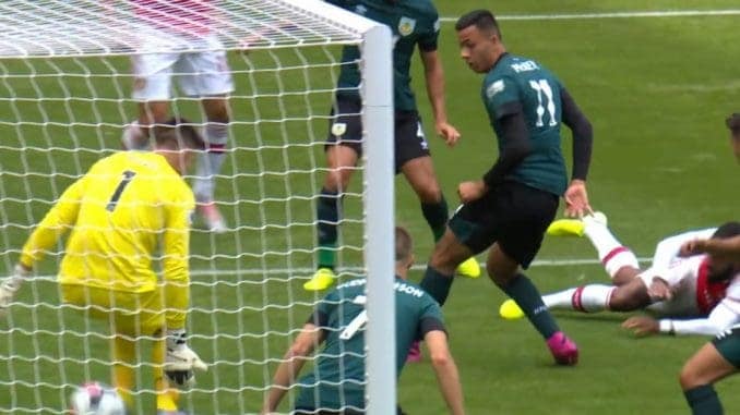 Lacazette-scoring-first-goal-against-Burnley