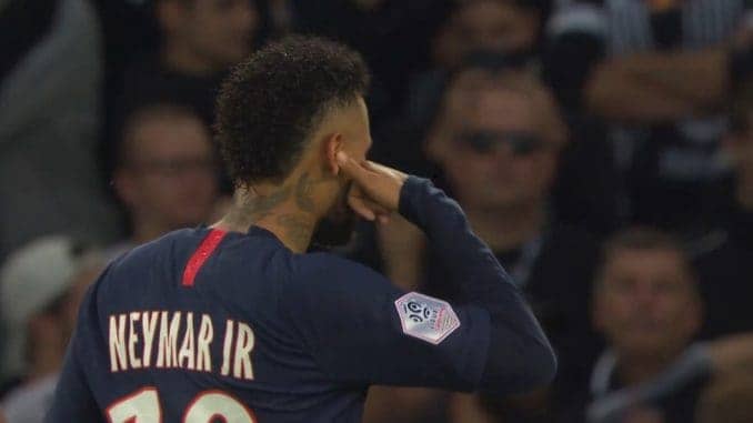 Neymar Celebrating goal with PSG fans