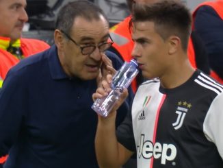 Sarri and Dybala discussing during Juventus vs Inter match