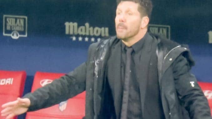 Diego Simeone applauds Messi's goal
