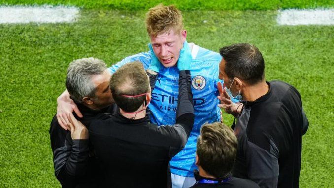 Kevin De Bruyne of Manchester City, is going off with an injury against Chelsea, UCL Final