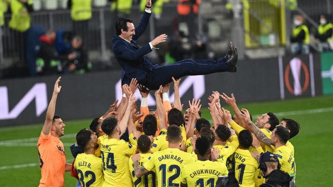 Rejoicing Villarreal CF with Unai Emery after win against Manchester United in UEL final