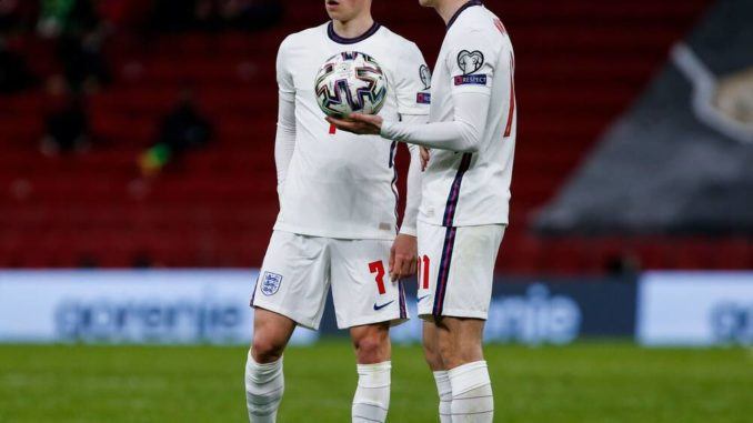 Phil Foden and Mason Mount of England