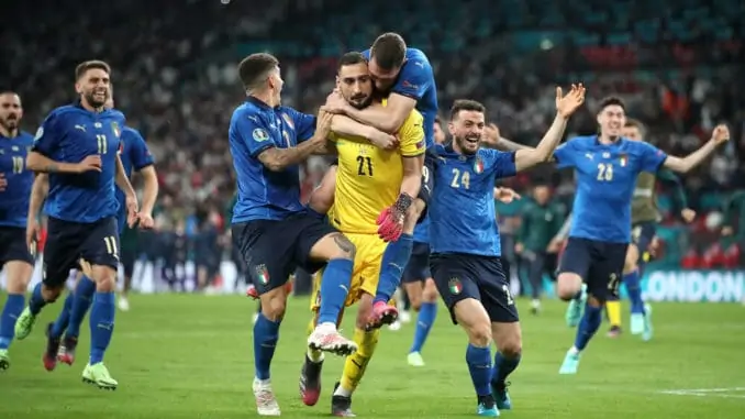 Italy players celebrate with goalkeeper Gianluigi Donnarumma