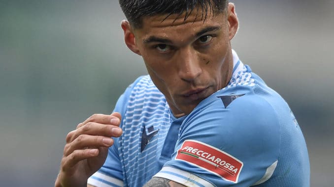 Joaquin Correa af SS Lazio celbrates after scoring against Benevento Calcio