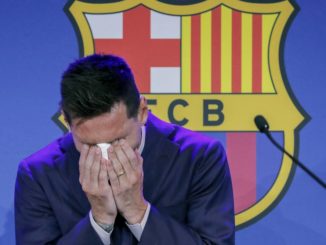 Lionel Messi gets emotional during Barcelona press conference,