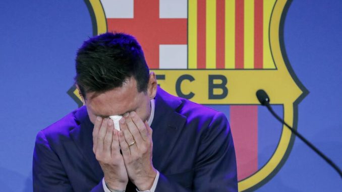 Lionel Messi gets emotional during Barcelona press conference,