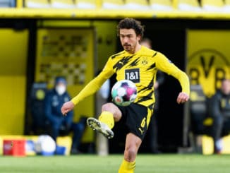 Thomas Delaney of Borussia Dortmund