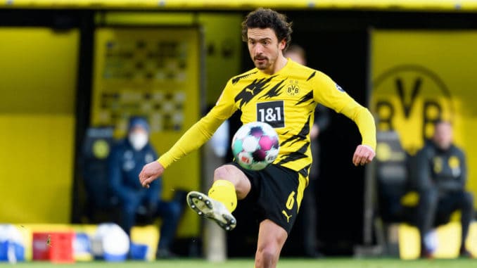 Thomas Delaney of Borussia Dortmund