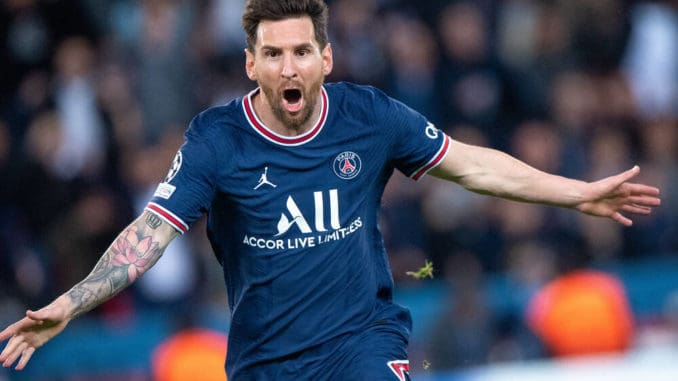 Lionel Messi of Paris Saint-Germain celebrate