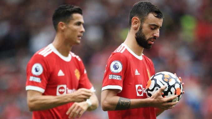 Cristiano Ronaldo and Bruno Fernandes of Manchester United before the penalty kick against Aston Villa