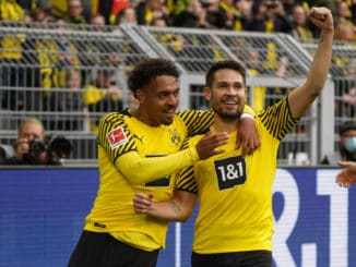 Donyell Malen, Raphael Guerreiro of Borussia Dortmund against FC Augsburg