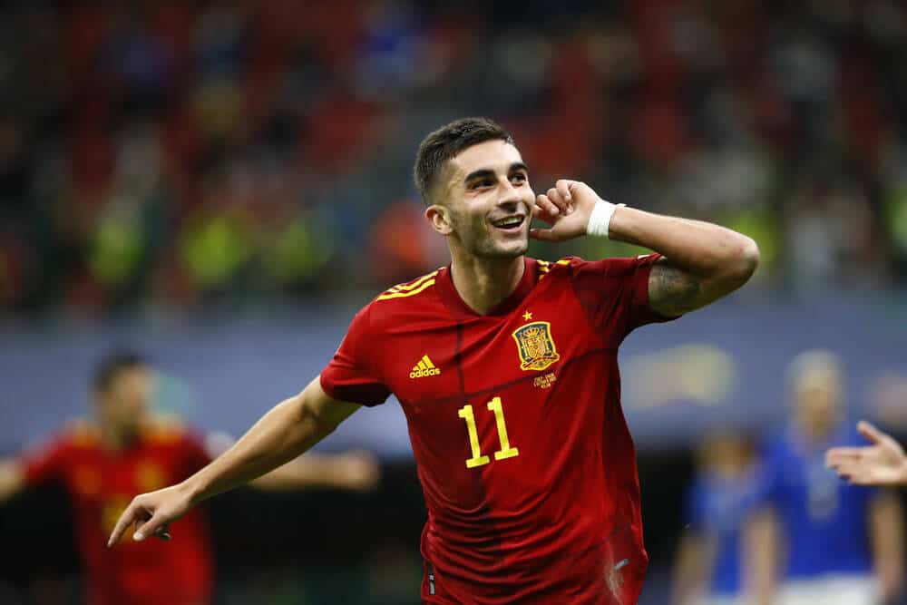 Педро тапа. Испания. Коста рика нидерланды 2014. Он из испания. Он из испания.