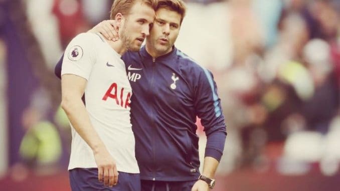 Tottenham-Hotspur-Mauricio-Pochettino-celebrates-with-Harry-Kane1